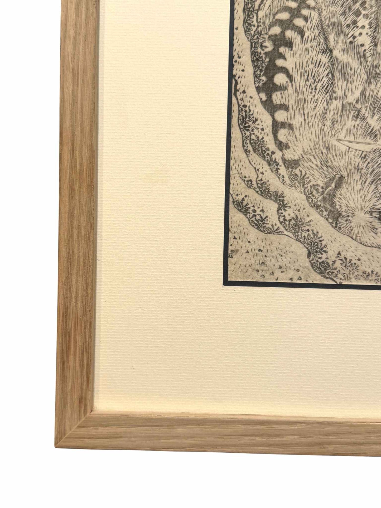 Estampe Japonaise de Hokusai représentant le guerrier Hirai Yasumasa terrassant l'araignée géante Tsuchigumo à l'aide d'une lance, angle du cadre en chêne.