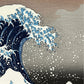estampe japonaise de Hokusai, la grande vague de Kanagawa, gros plan sles gouttelettes d'eau

