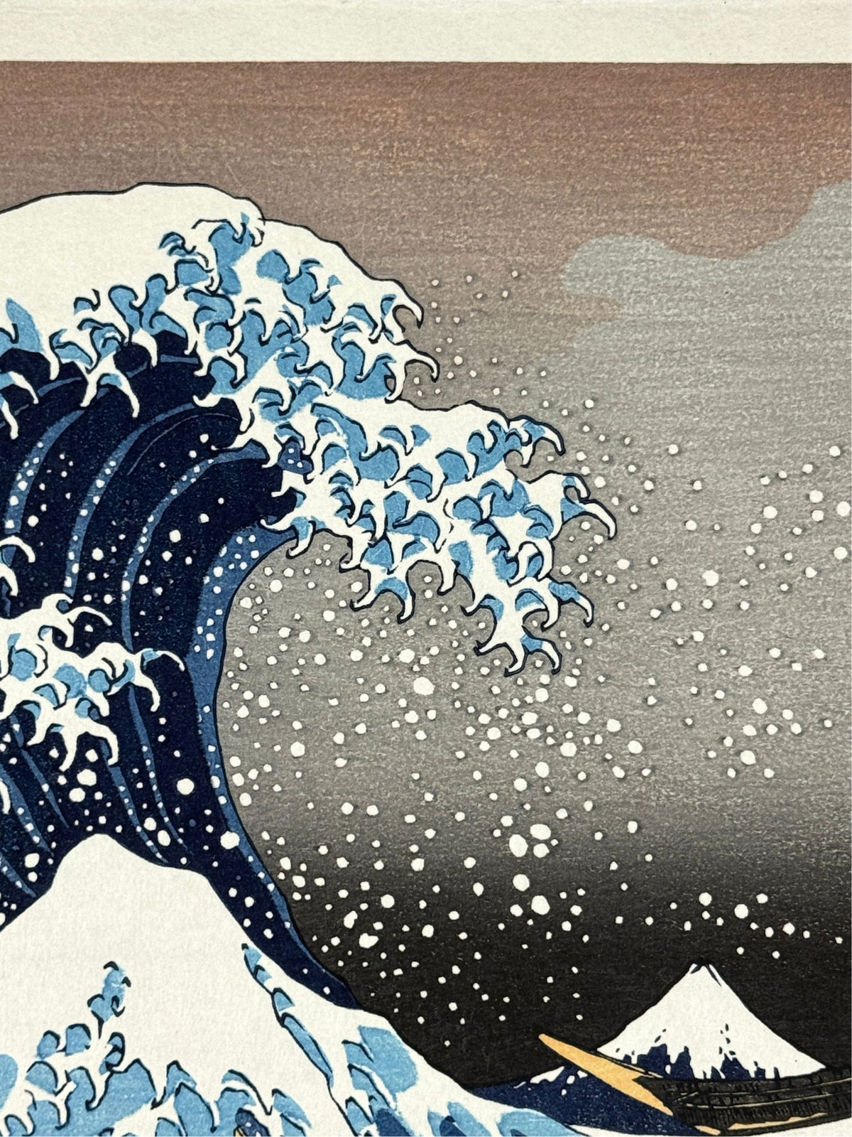 estampe japonaise de Hokusai, la grande vague de Kanagawa, gros plan sles gouttelettes d'eau
