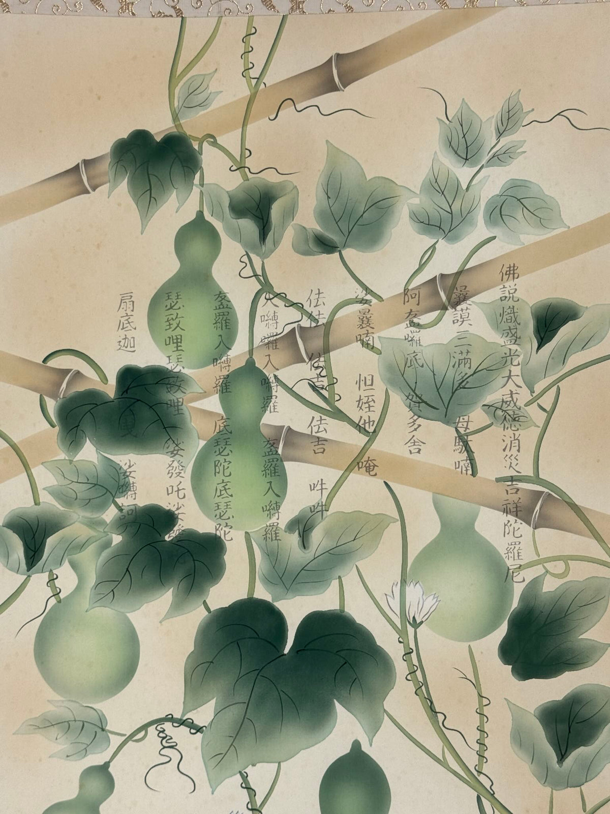 Kakejiku de Nakayama Jin aux six calebasses et deux moineaux., gros plan sur les courges et le texte calligraphié