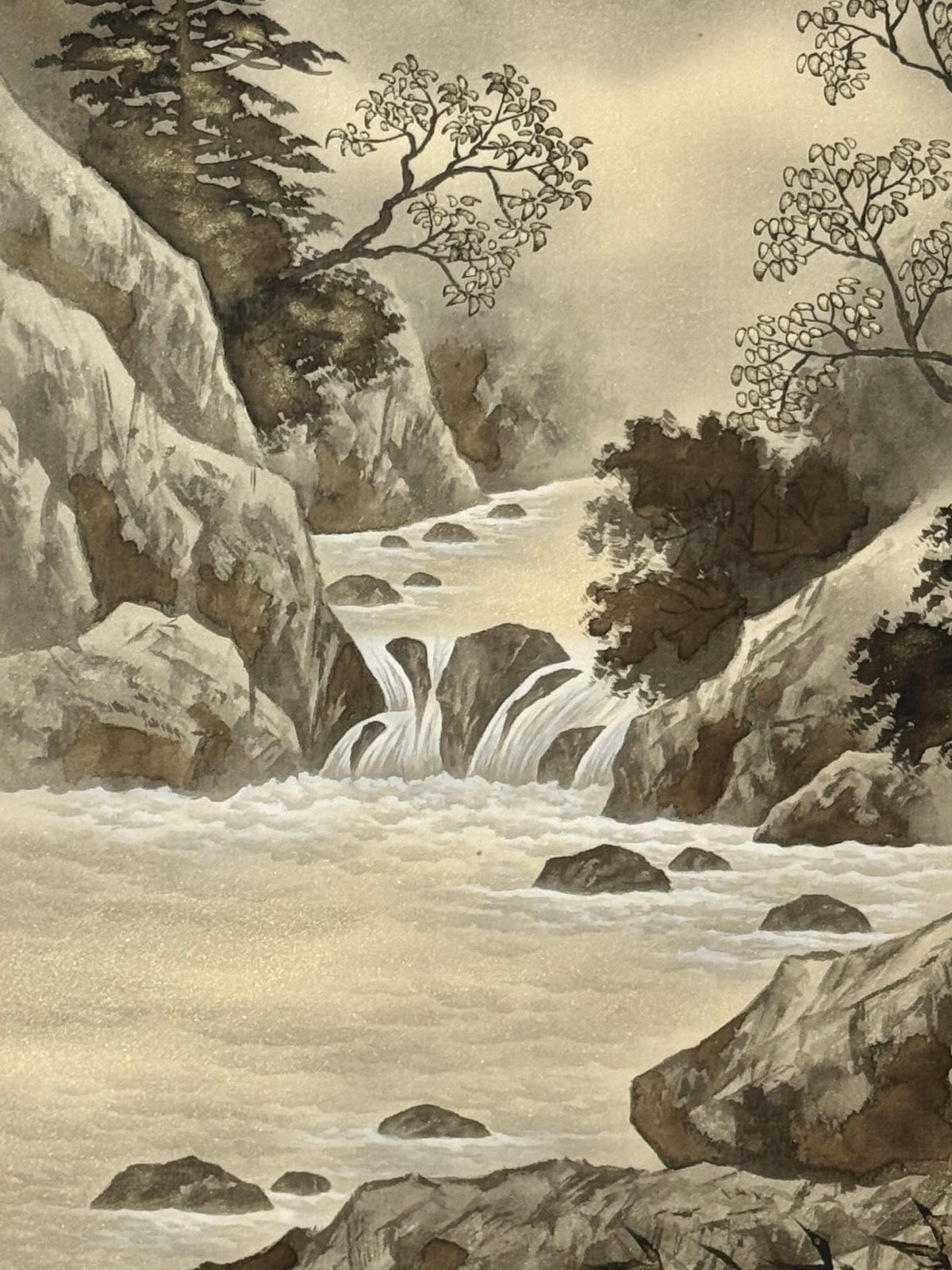 Kakejiku ancien de Tomoaki – Paysage de montagne et cascade sur soie
