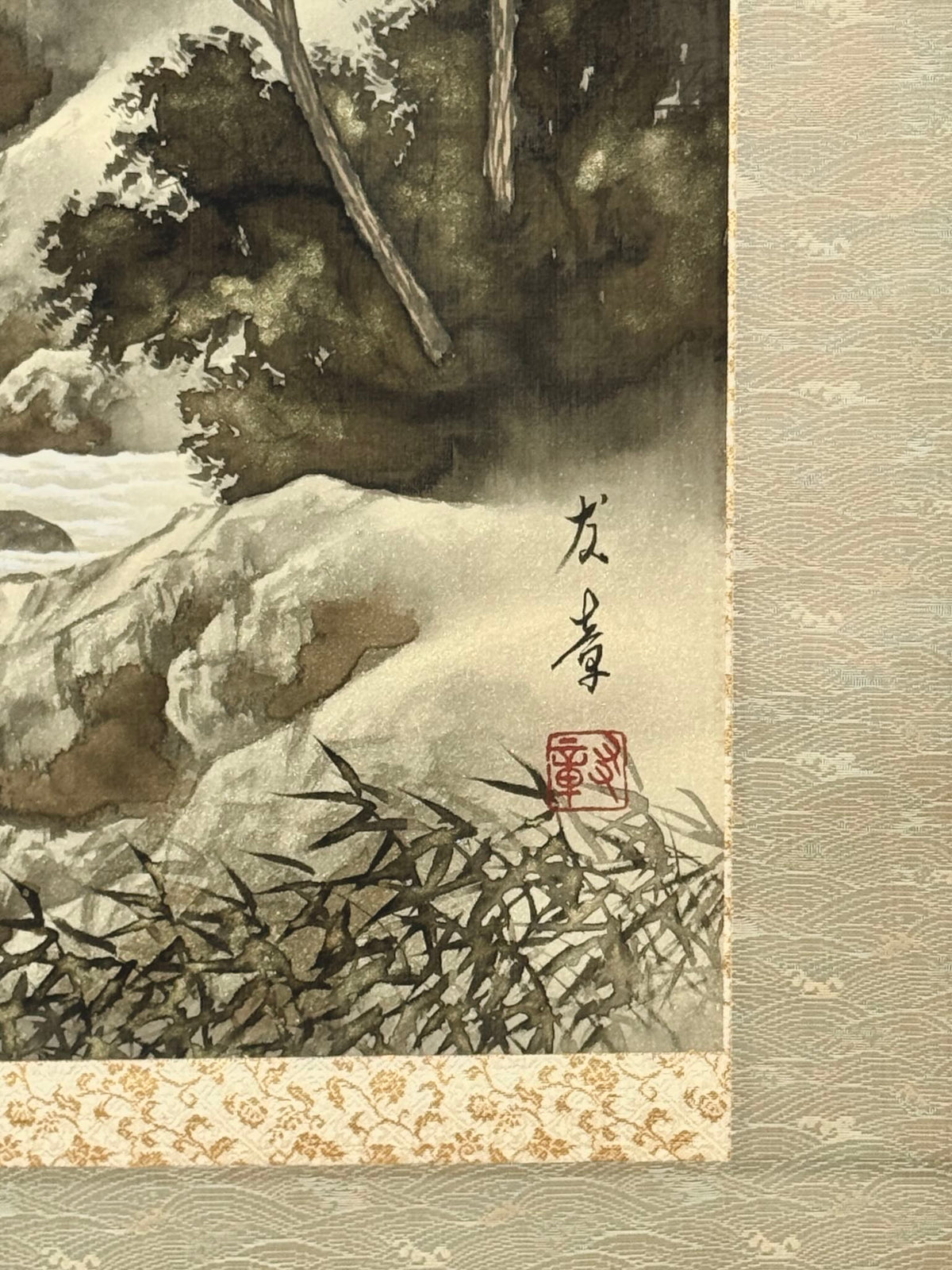 Kakejiku ancien de Tomoaki – Paysage de montagne et cascade sur soie