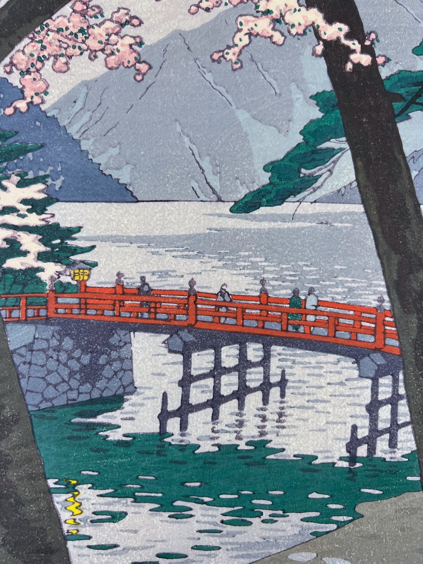 estampe japonaise paysage de printemps ceriser en fleur pont rouge japonais et lac, pont traditionnel japonais