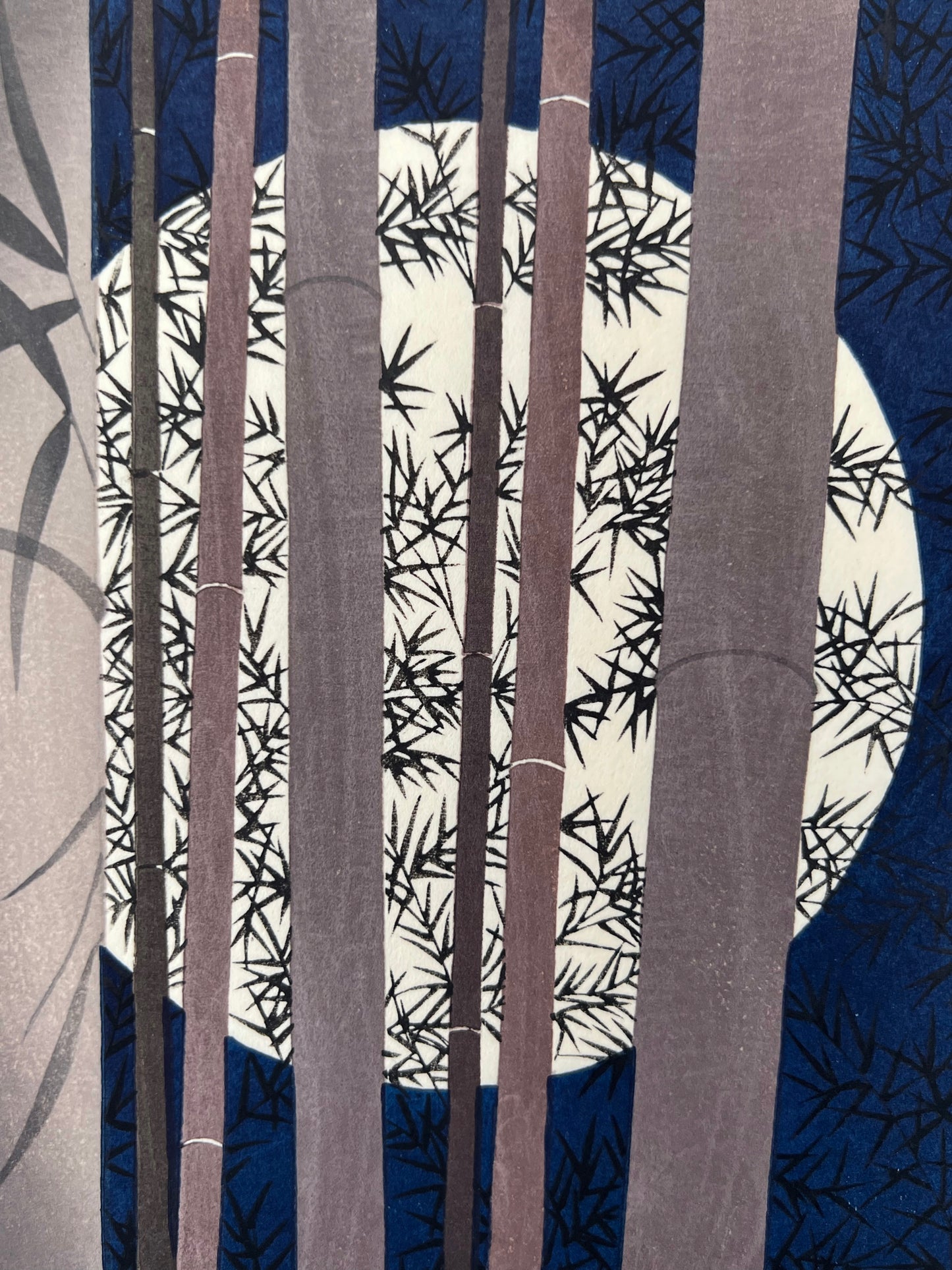 Estampe japonaise paysage, nuit pleine lune derrière des feuilles des bambou. 