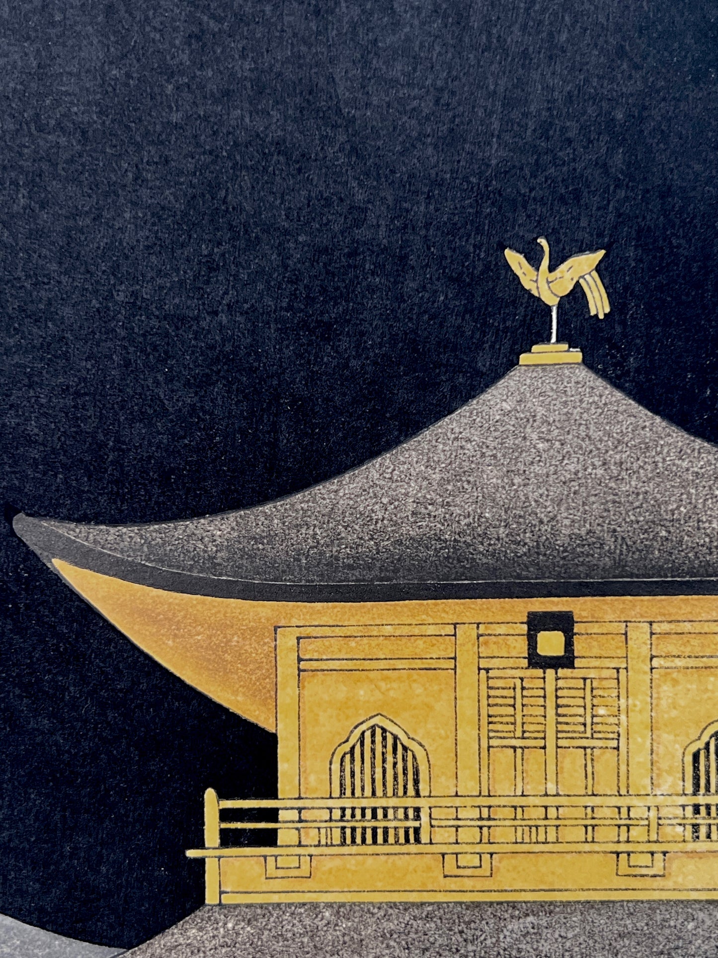 estampe japonaise contemporaine pavillon d'or kinkakuji nuit de pleine lune, toit et phoenix