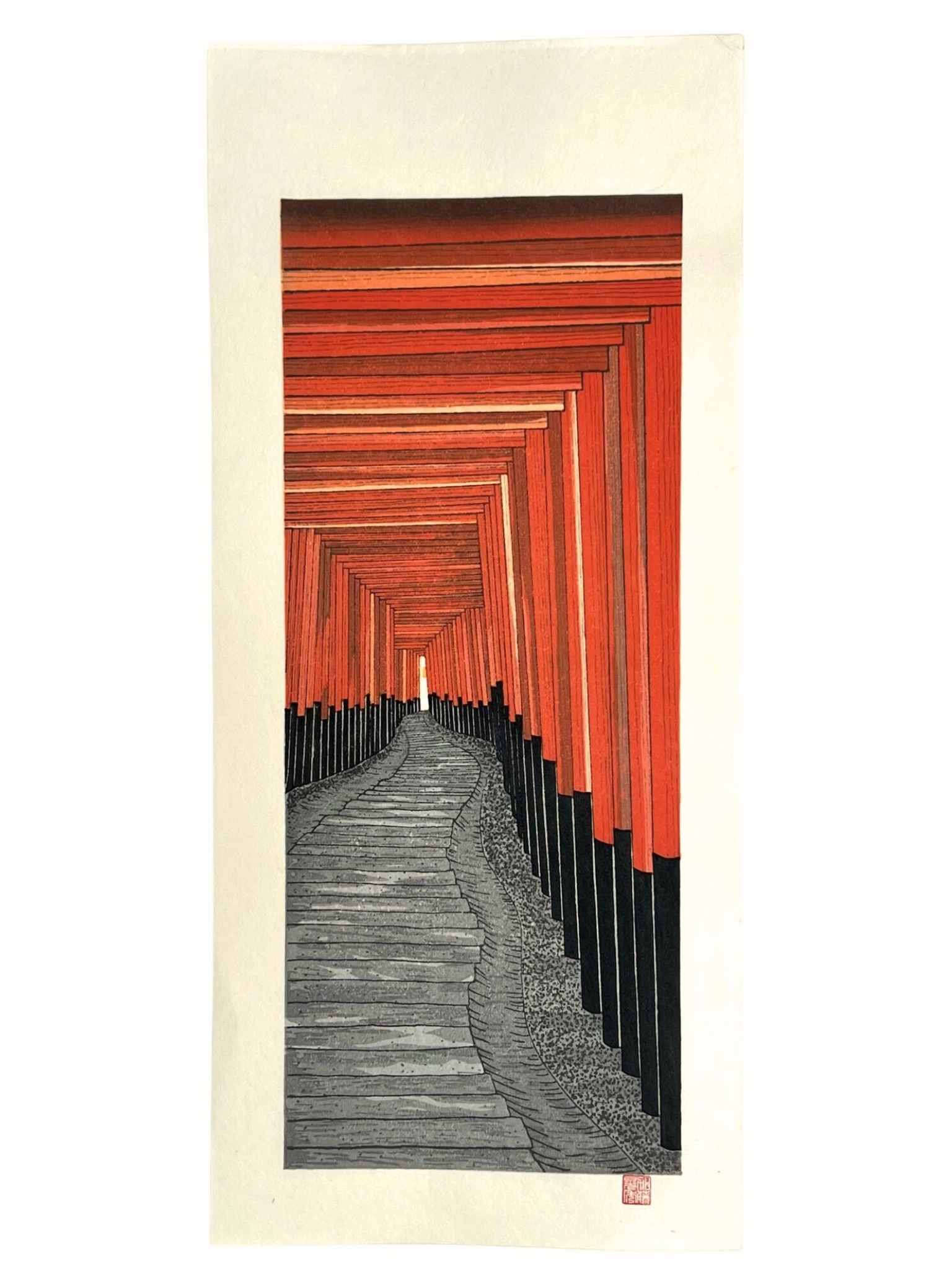 estampe japonaise de Teruhie kto, une enfilade de tori rouge-orangé base noir et sol gris