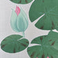 Estampe Japonaise de Kawarazaki, Nymphea bouton de fleur rose et feuilles