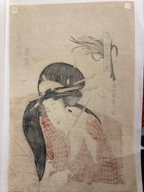 Estampe Japonaise de Tsukimaro Kitagawa, jeune fille allongée pipe à la main, et iris, dos de l'estampe