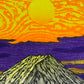 Estampe Japonaise de Kinoshita Taika représentant le soleil dans un ciel jaune aux nuages violets au-dessus le sommet du Mont Fuji, détail du soleil et du sommet