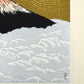 Estampe Japonaise de Kinoshita Taika représentant le sommet du mont Fuji au-dessus de nuages argentés sur un ciel or, détail de la signature et du sceau de l'artiste