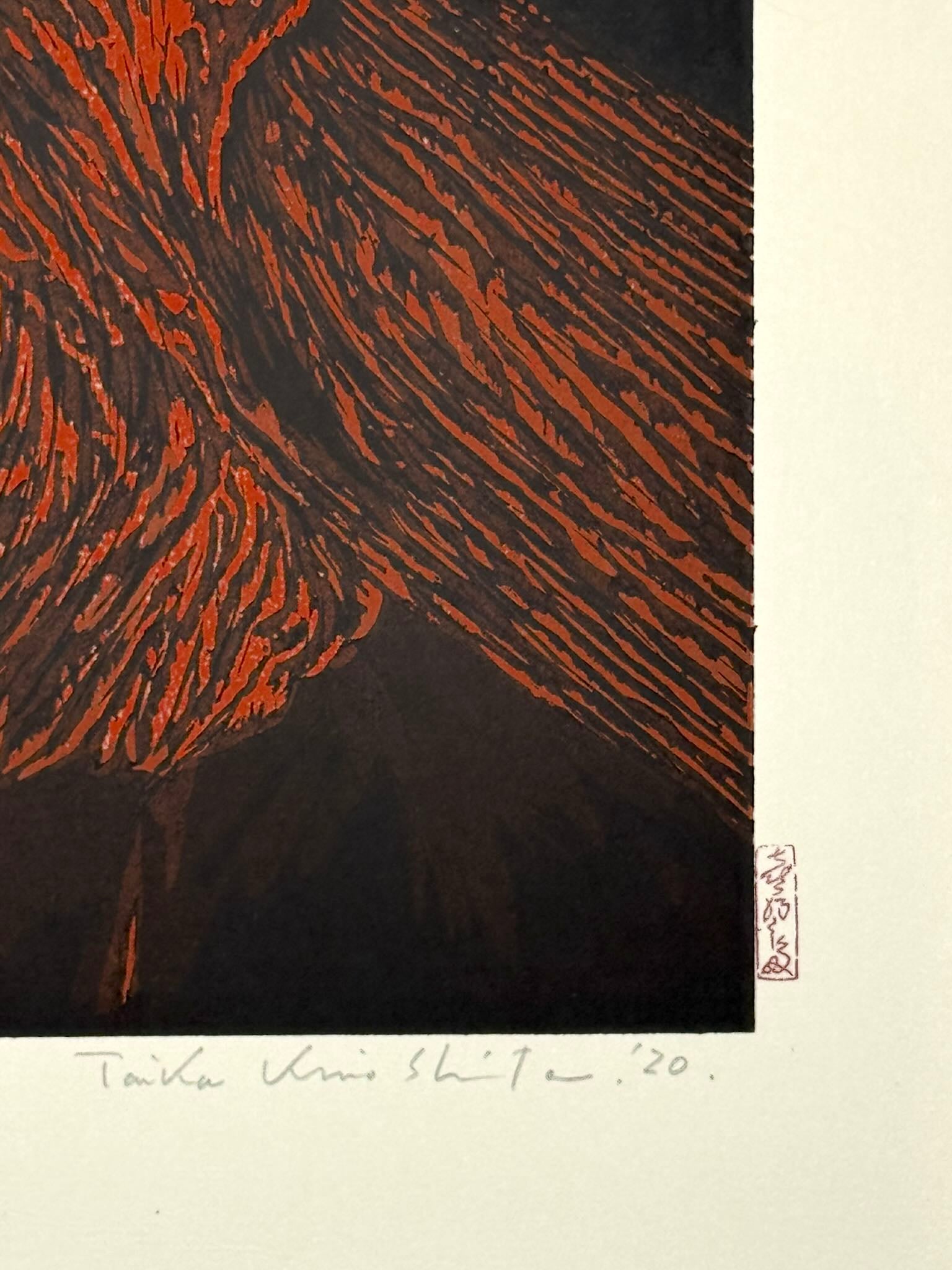 Estampe Japonaise de Kinoshita Taika représentant le sommet du mont Fuji rouge dans le noir de la nuit, détail de la signature et du sceau