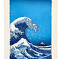 Estampe Japonaise de Kinoshita Taika en hommage à la Grande Vague de Hokusai représentant une immense vague menaçante prête à s'abattre sur le mont Fuji