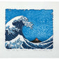 Estampe Japonaise de Kinoshita Taika en hommage à la Grande Vague de Hokusai représentant une immense vague menaçante prête à s'abattre sur le mont Fuji