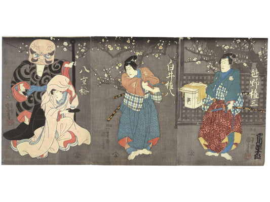 estampe japonaise en triptyque de Kuniyoshi, scène de Kabuki une nuit de printemps, deux hommes, une femme à genou et un personnage au visage grotesque sous les pruniers en fleurs, histoire des frères Soga