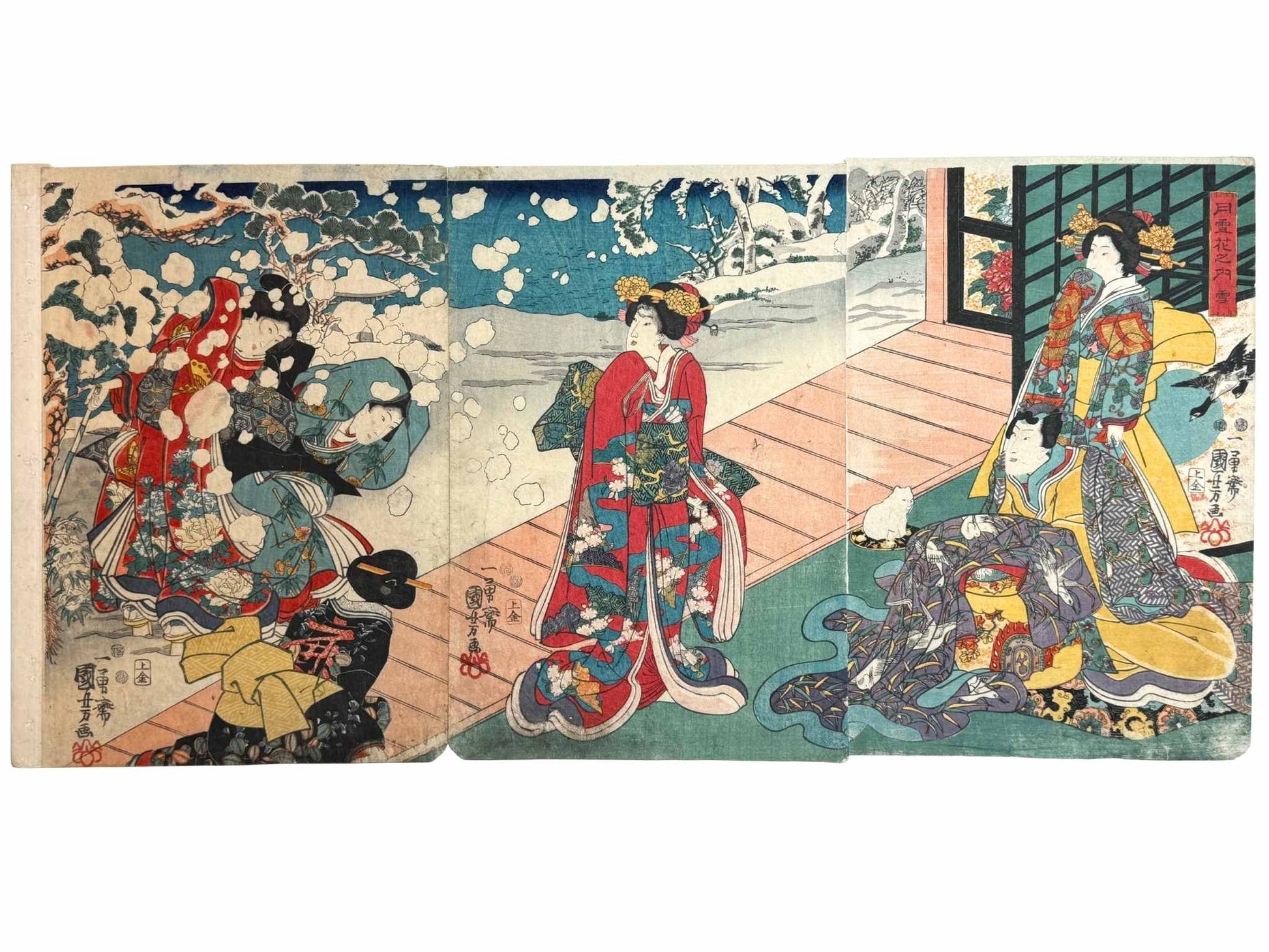 Estampe Japonaise triptyque de Kuniyoshi représentant des courtisanes sous la neige, habillées de kimonos colorés, et un seigneur accompagné d'un chat blanc et d'un coucou