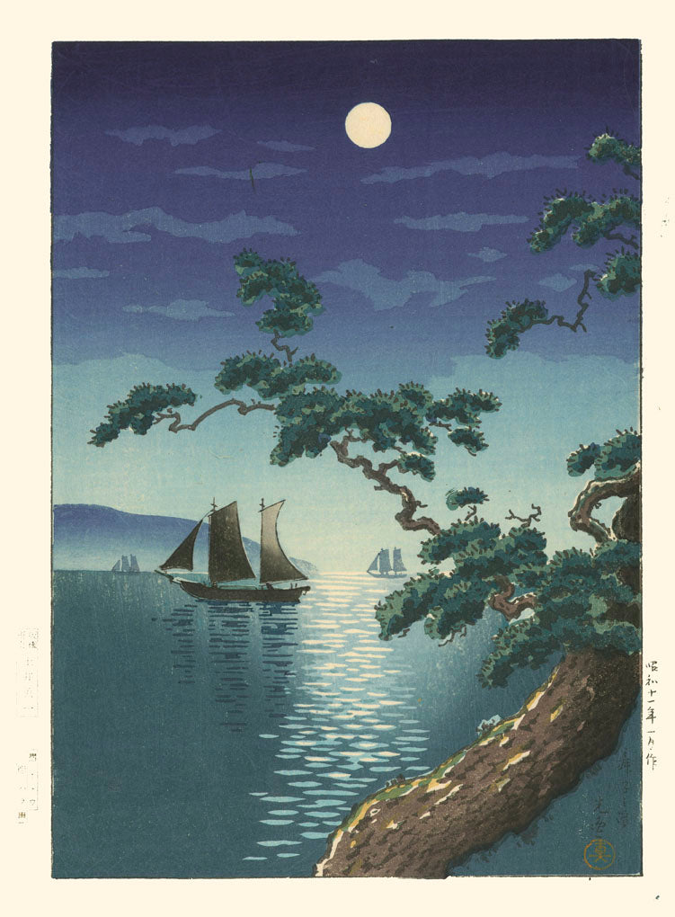 estampe japonaise bateaux sur une mer illuminée par la lune, un pin en premier plan