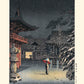 Estampe Japonaise d'une femme sous un parapluie marchant seule la nuit sous la neige, a coté d'un temple rouge