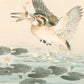 estampe japonaise oiseau martin-pêcheur avec poisson dans bec, gros plan sur l'oiseau en plein vol