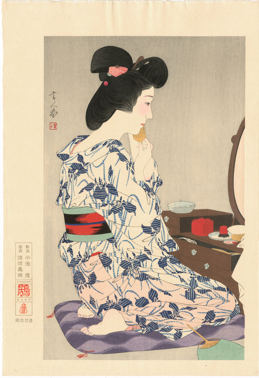 estampe japonaise geisha à genou en yukata devant sa coiffeuse