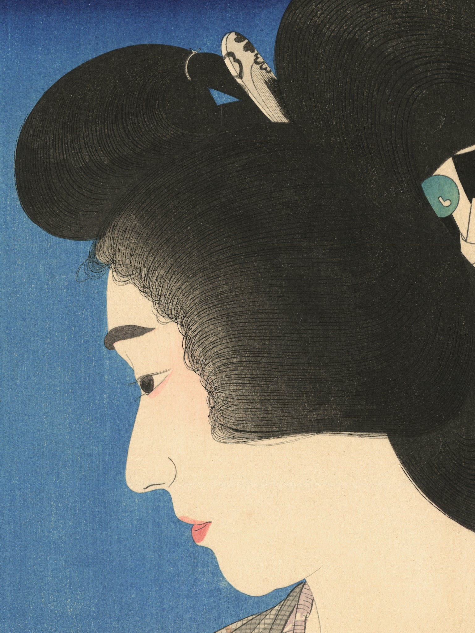 estampe japonaise portrait d'une geisha avec un éventail dans la main, le visage de profil