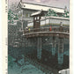 Estampe Japonaise Shin Hanga de Kasamatsu Shiro, le pont à Hirakawa sous la neige. Palais impérial de Tokyo. Rivière Kanda reflets dans l'eau personnages sur le pont et oiseaux. Ciel et nuages rosés. 