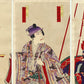 estampe japonaise en triptyque de Kunichika, une courtisane en kimono avec fleurs, sur une balance. Un homme en kimono avec oiseau tend une couplelle à une servante