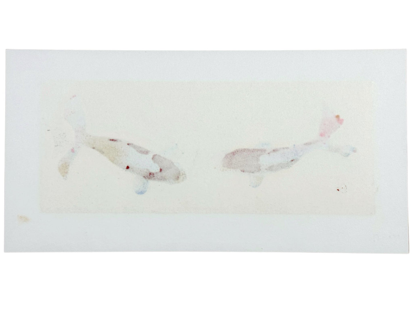 Estampe japonaise de Kunio Kaneko, deux carpes Koï face à face nageant dans une eau d'or et d'argent verso