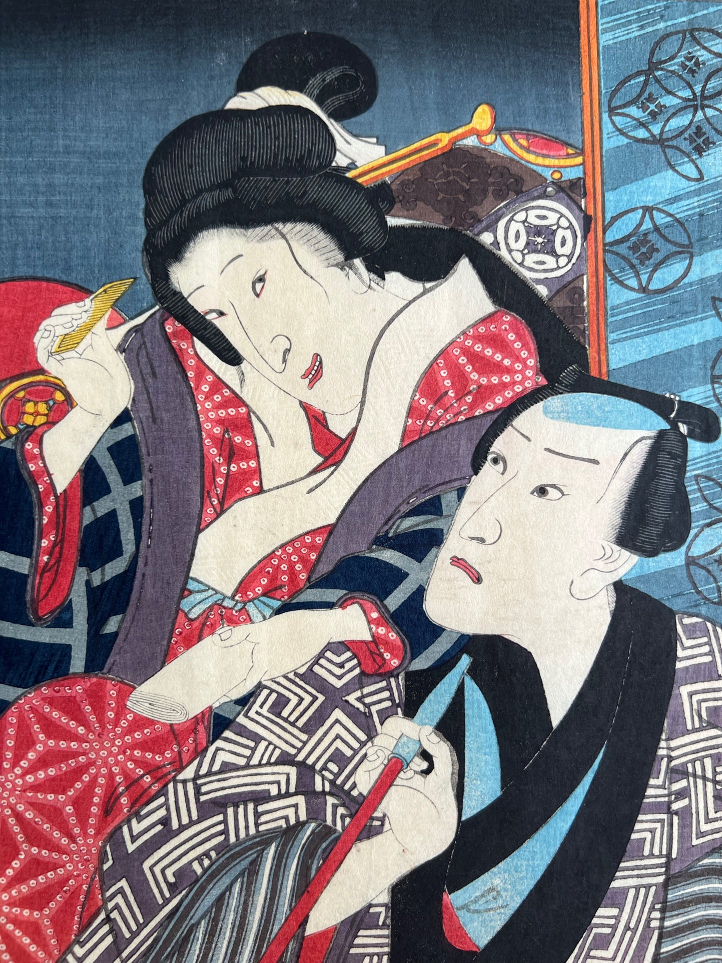 estampe japonaise couple en séduction, le regard espiègle de la femme
