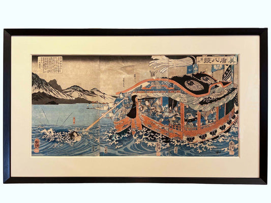 estampe japonaise en triptyque encadré avec un cadre noir, une femme à l'eau s'enfuit à la nage, un bateau de samouraï à sa poursuite