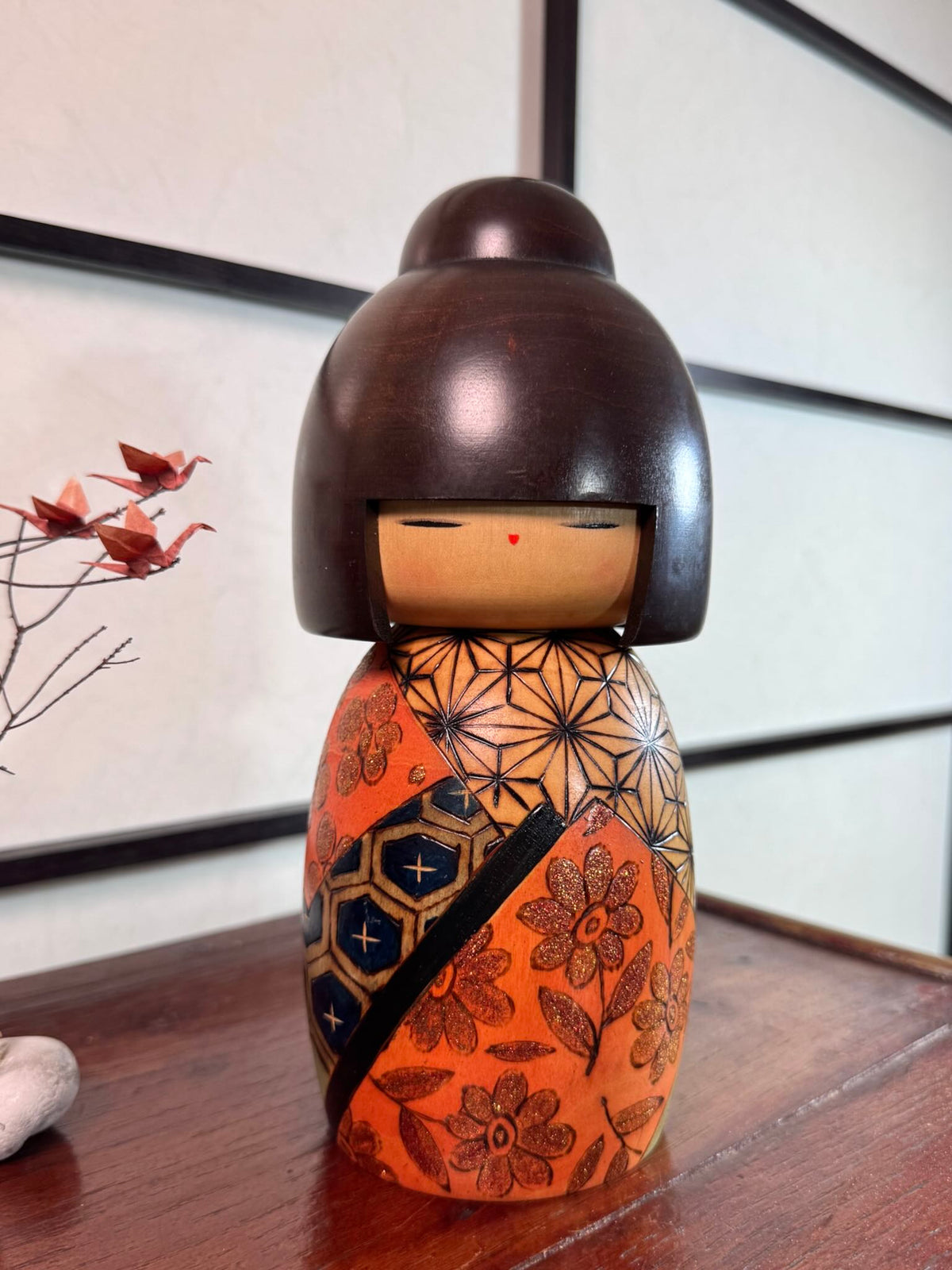 Kokeshi Yuji Kawase Kinu Komachi aux motifs de kimono japonais.