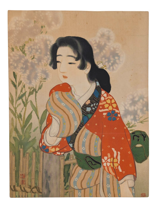 Lithographie japonaise d'Ikeda Shōen représentant une jeune femme en kimono orange devant des chrysanthèmes