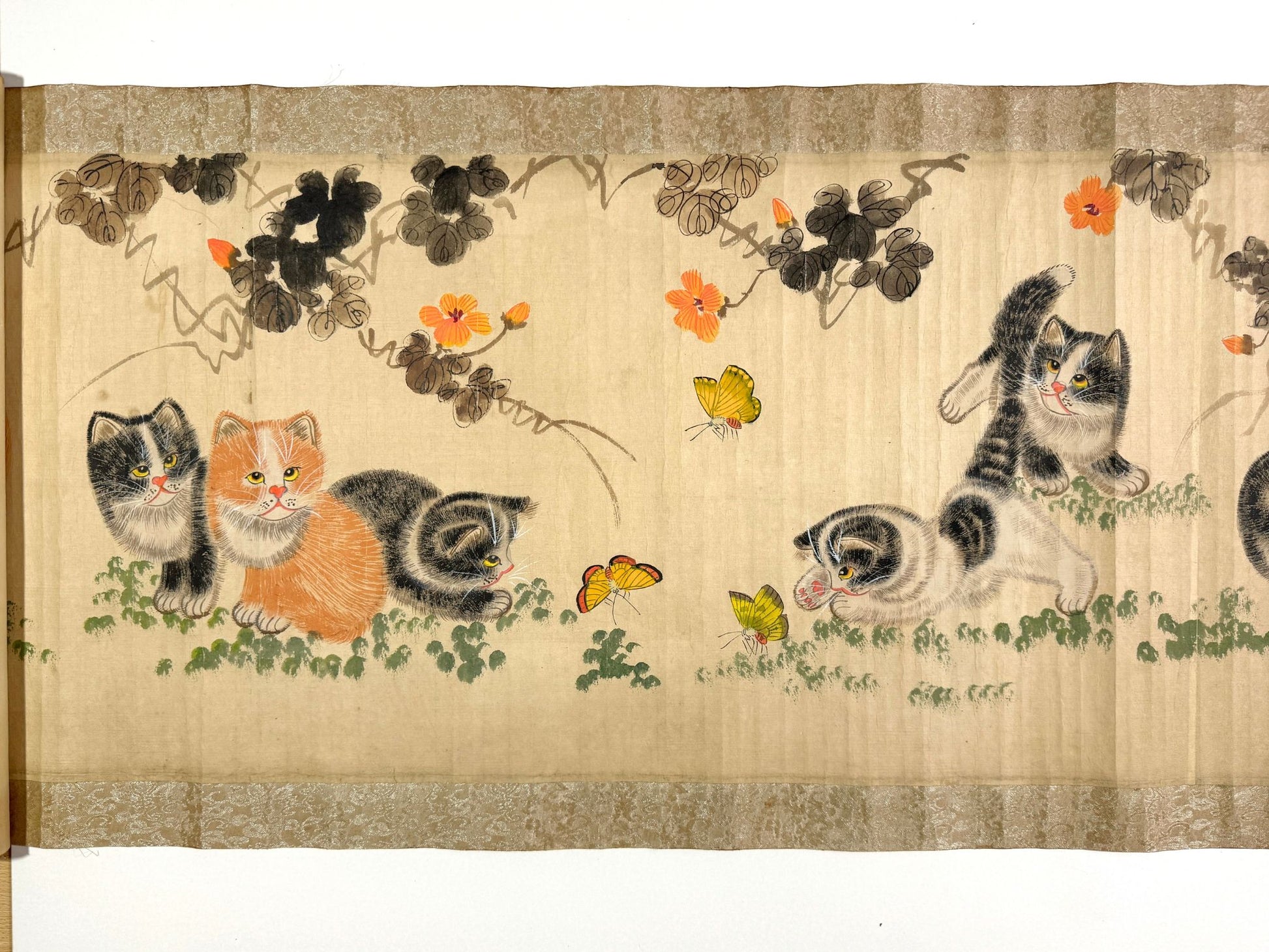 makimono japonais ancien, chatons et papillons détail  10
