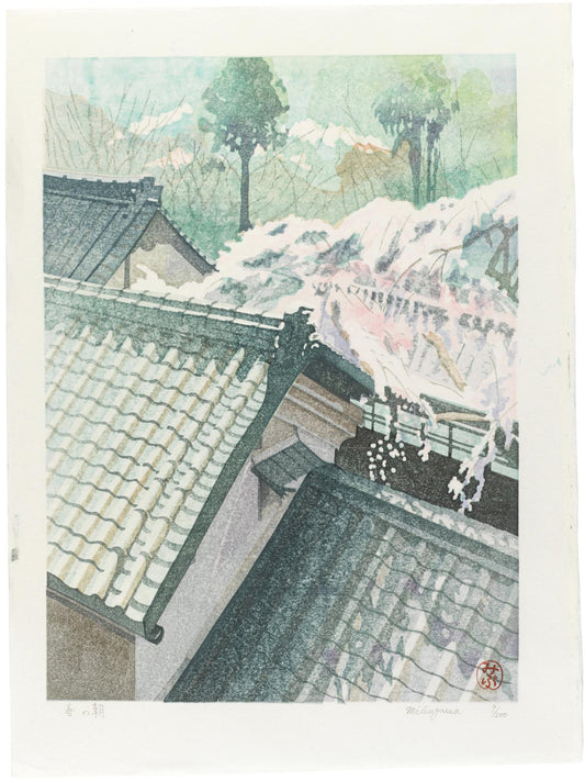 estampe japonaise contemporaine de Mibugawa, cerisiers en fleurs et toits de maison en tuiles vernissées