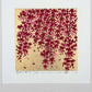 Estampe japonaise de Namiki Hajime, branches de cerisier pleureur fleurs rouges et roses sur fond or