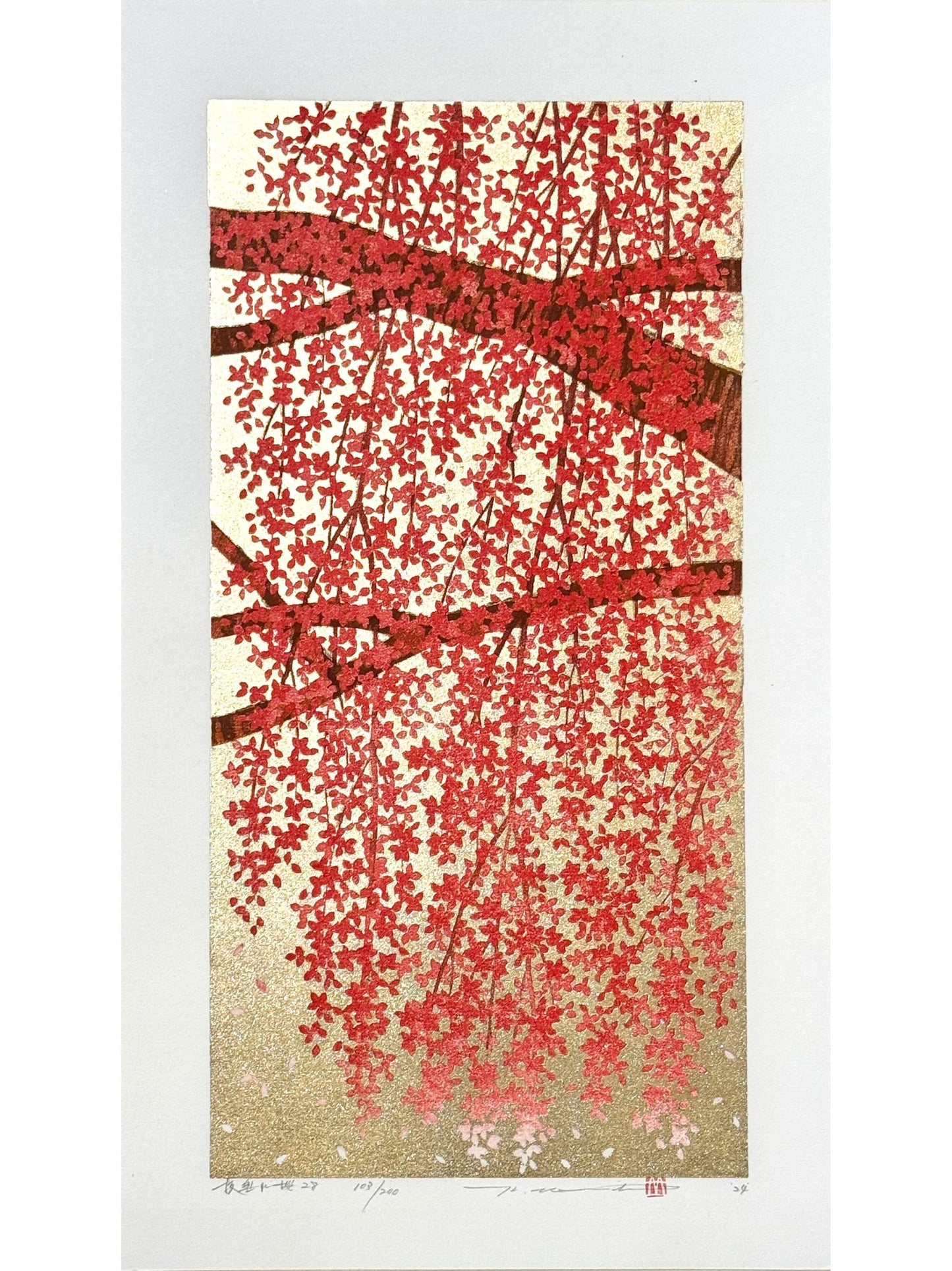Estampe japonaise de Namiki Hajime représentant un cerisier pleureur en pleine floraison sur fond doré
