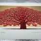 Estampe japonaise de Namiki Hajime représentant un arbre rouge flamboyant sur fond doré, détail des reflets brillants