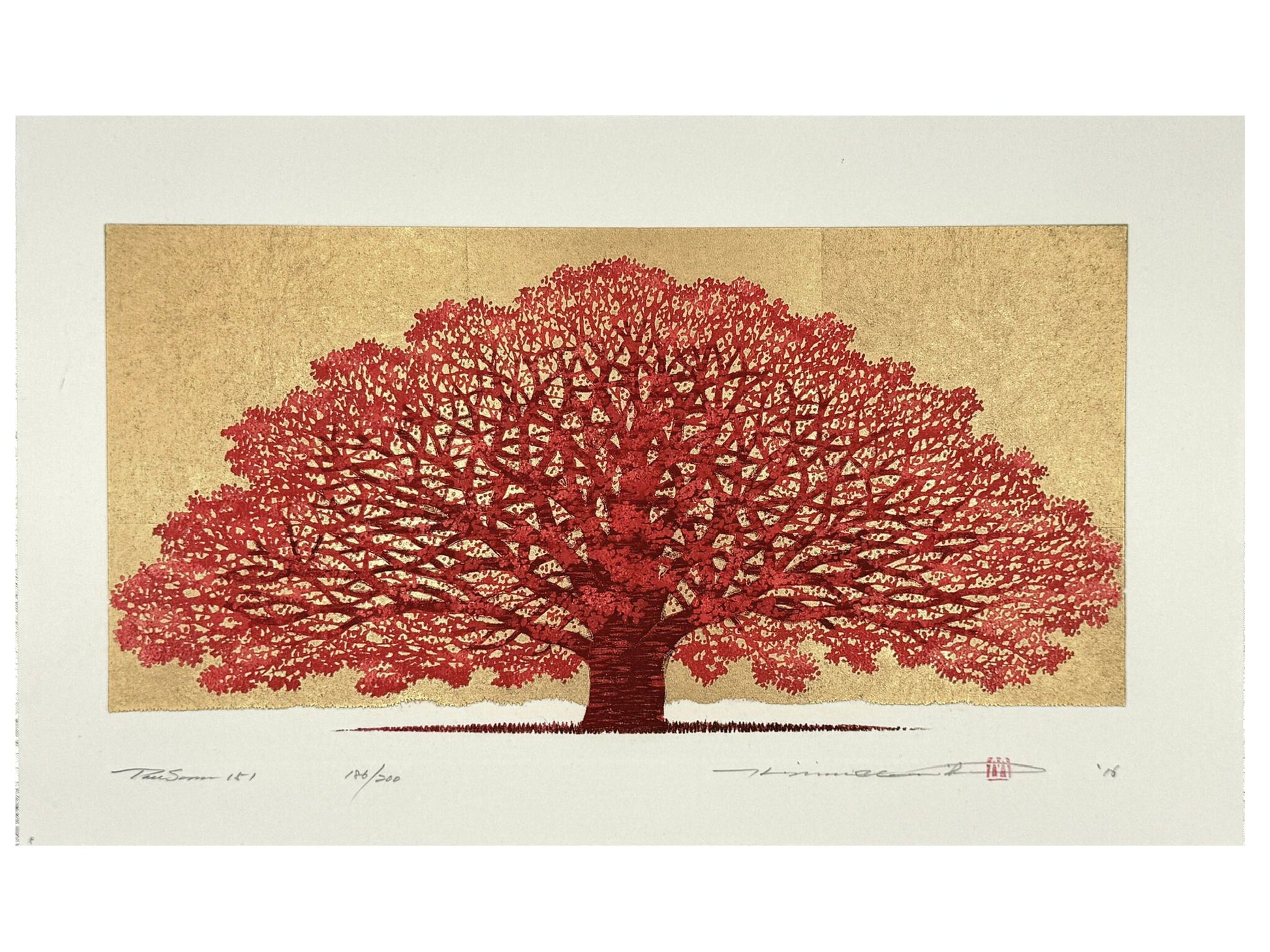 Estampe japonaise de Namiki Hajime représentant un arbre rouge flamboyant sur fond doré
