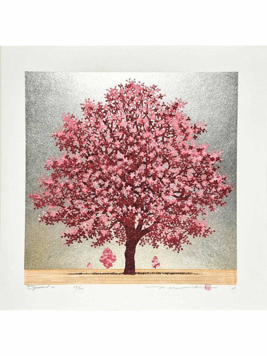 estampe japonaise de Namiki Hajime, un arbre aux fleurs rouges et roses sur fond dégradé d'argent et or