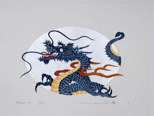 estampe japonaise dragon bleu gueule ouverte sur fond ovale argent