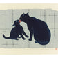 estampe japonaise contemporaine de Nishida Tadashige, chatte lèchant son chaton sur fond gris