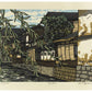 estampe japonaise de Nishijima, maisons et saule au bord de la rivière Arakawa