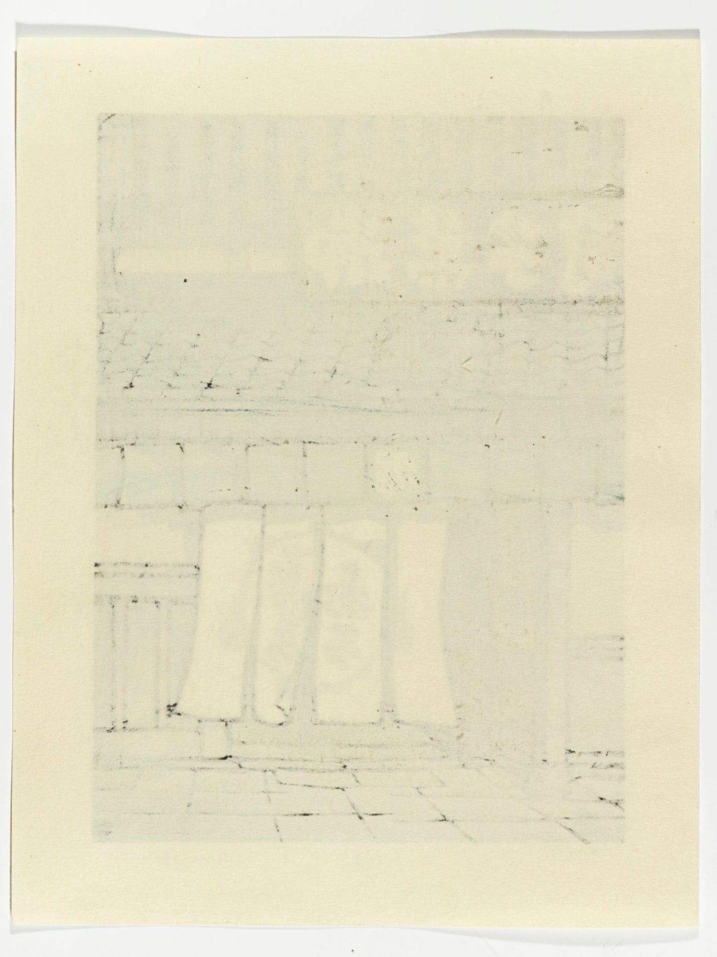 Estampe Japonaise Nishijima noren blanc calligraphié devant la façade en bois d'une maison traditionnelle à Kyoto, le verso