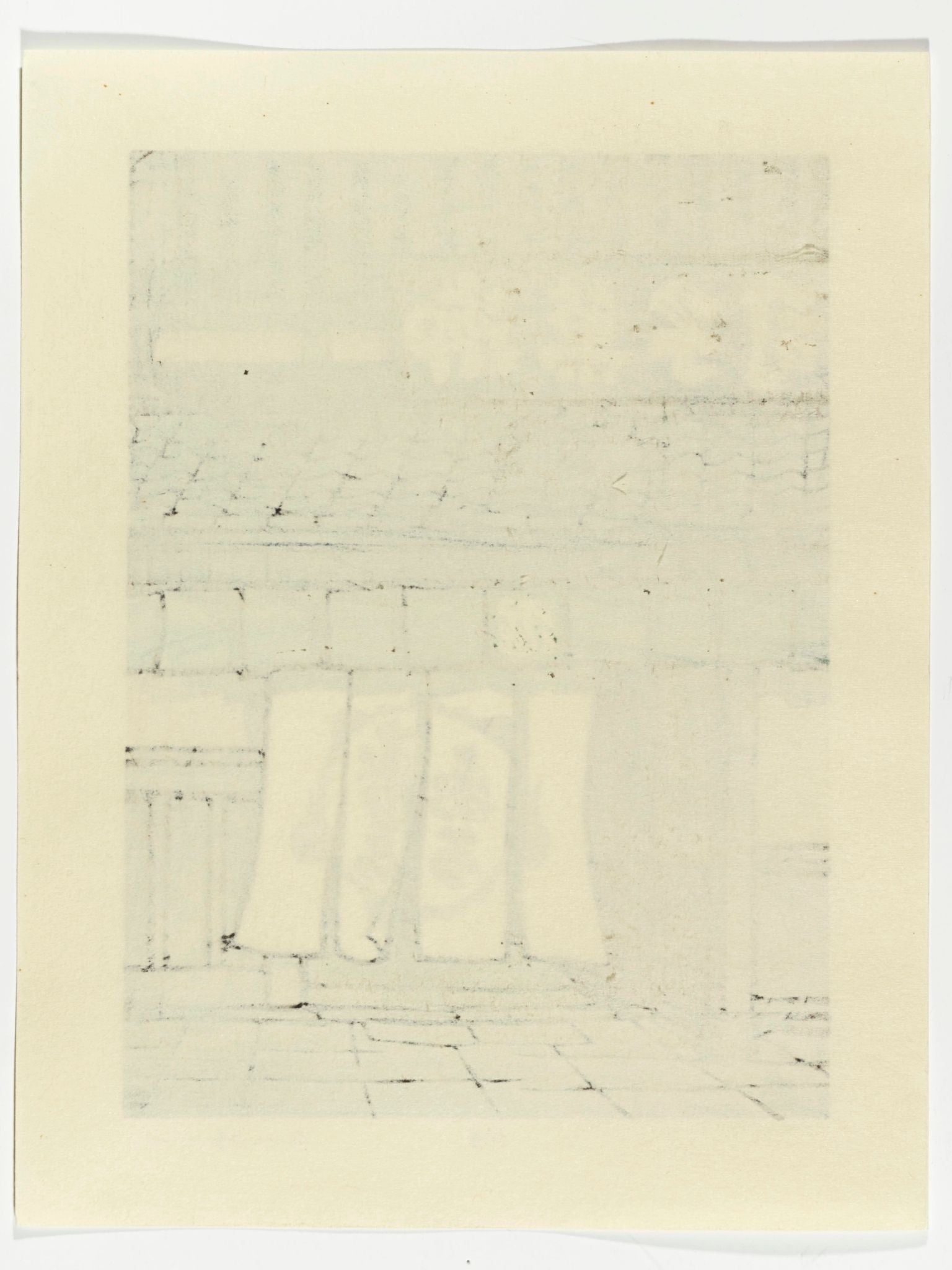 Estampe Japonaise Nishijima noren blanc calligraphié devant la façade en bois d'une maison traditionnelle à Kyoto, le verso