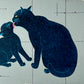 estampe japonaise contemporaine chatte lèchant son chaton sur fond gris, titre et numéro