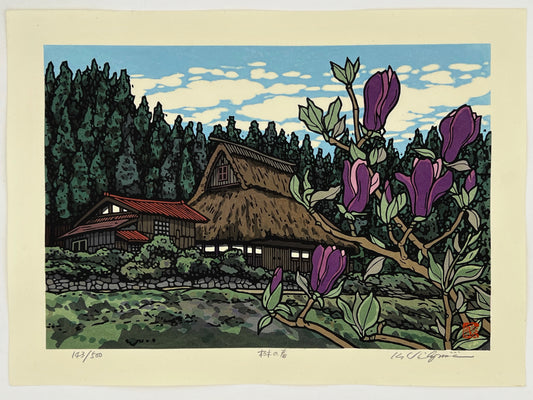 estampe japonaise paysage de printemps avec maison traditionnelle et magnolia en fleurs