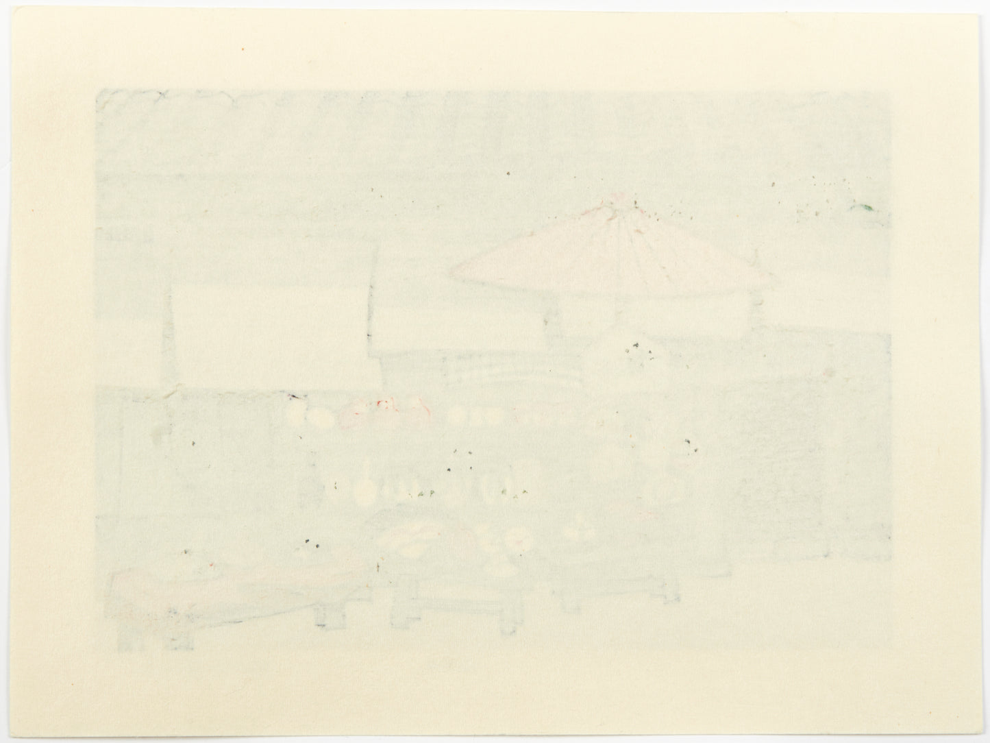 estampe japonaise de Nishijima, une boutique de souvenirs japonais avec Daruma, éventails, céramique... sous un parasol rouge, le verso de l'estampe