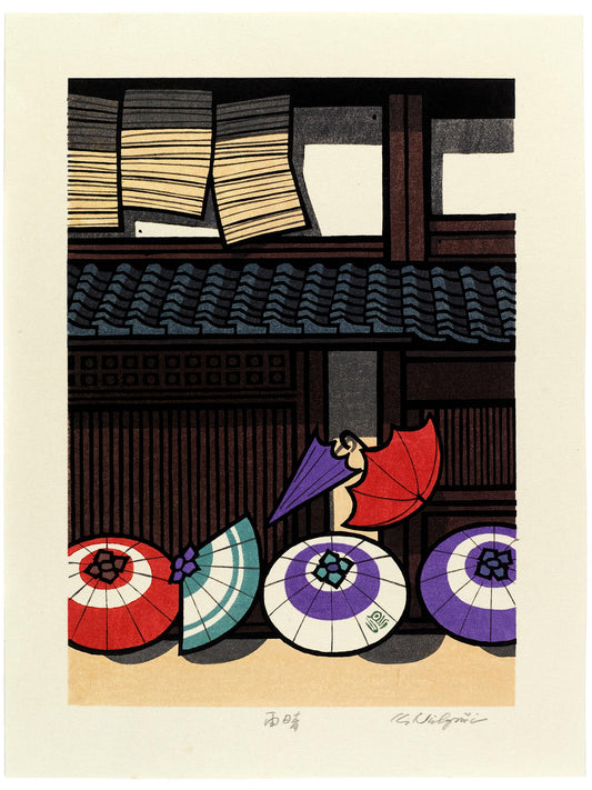 estampe japonaise contemporaine parapluies colorés devant une facade en bois d'une maison japonaise traditionnelle