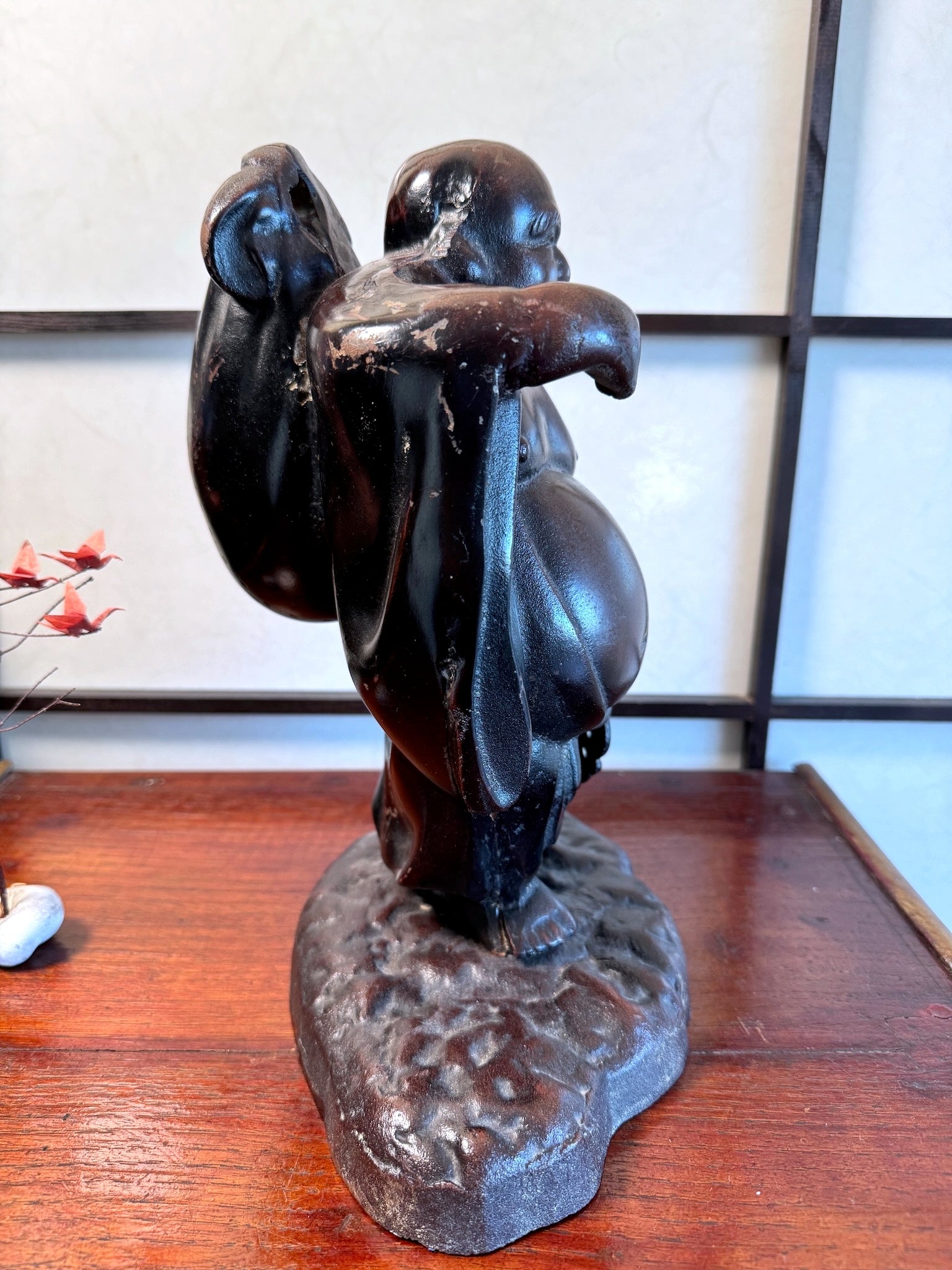 statuette en bronze cuivré de Hotei, dieu du bonheur, profil droit