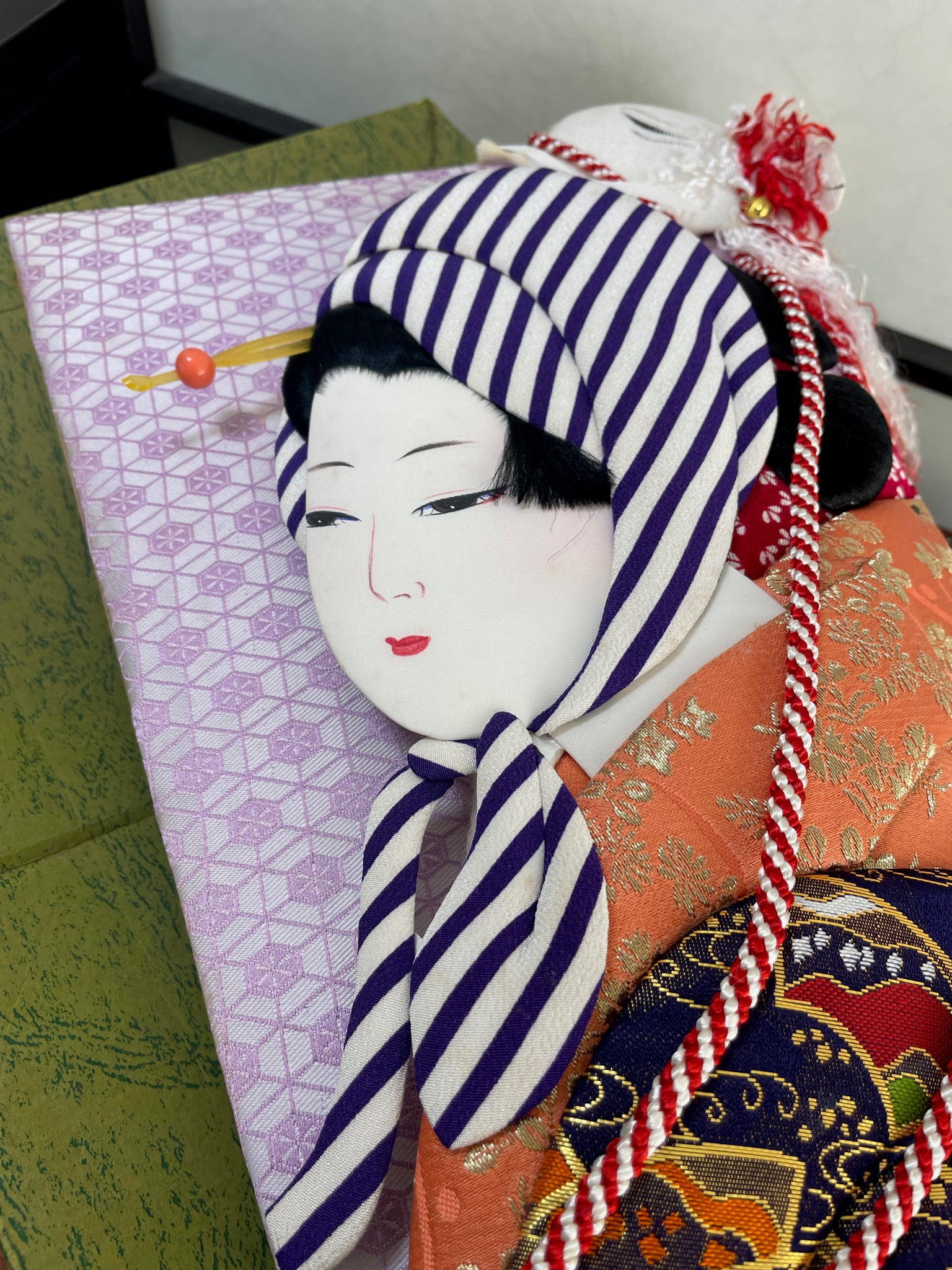 hagoita, raquette japonaise décorative visage femme tissu, profil