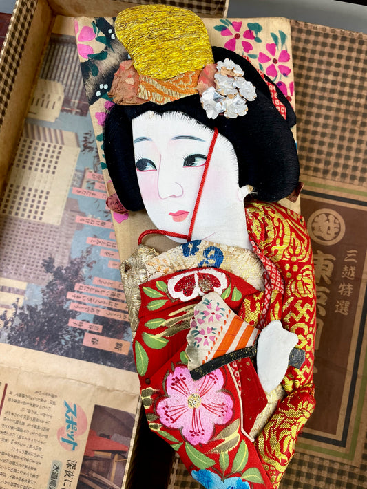 raquette décorative japonaise visage de femme en tissu, détail